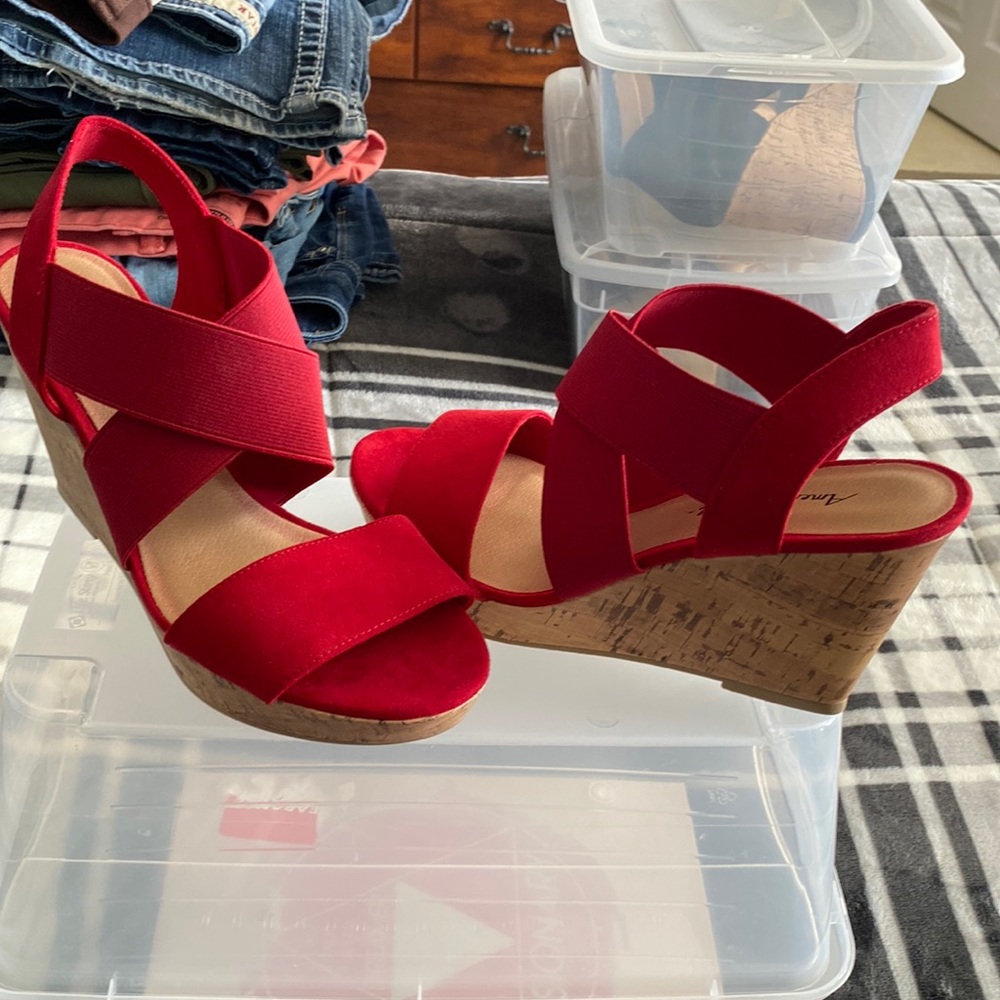 American Eagle Size 7 Red Wedges: Never Worn